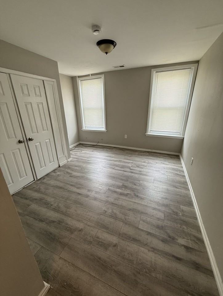336 W 8th St - Photo 5 of 8