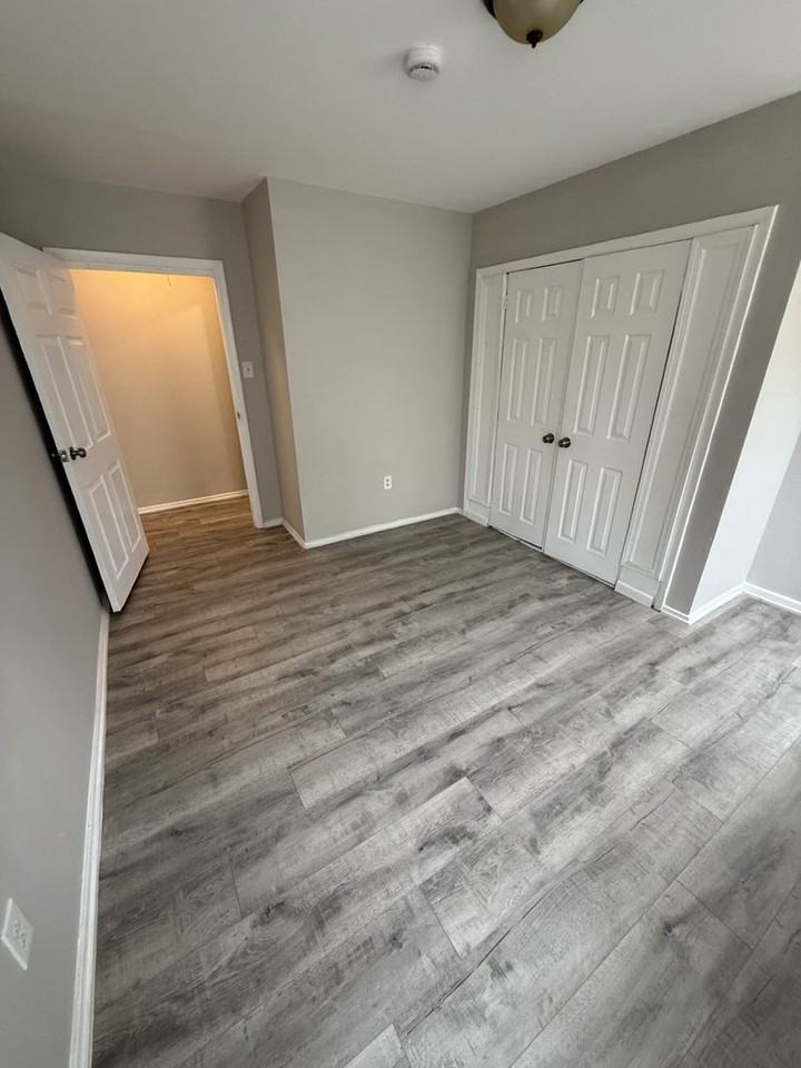 336 W 8th St - Photo 6 of 8
