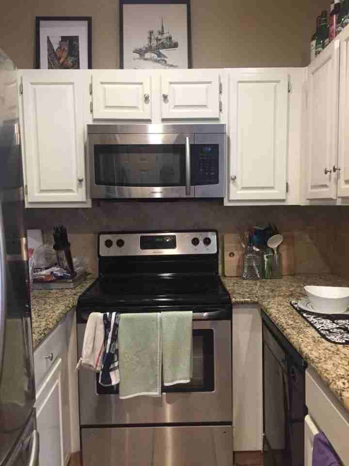 915 W 22nd 1/2 St #304 - Photo 3 of 6