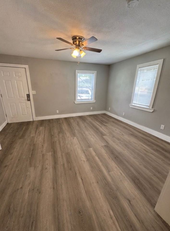 1105 W 2nd St - Photo 2 of 12
