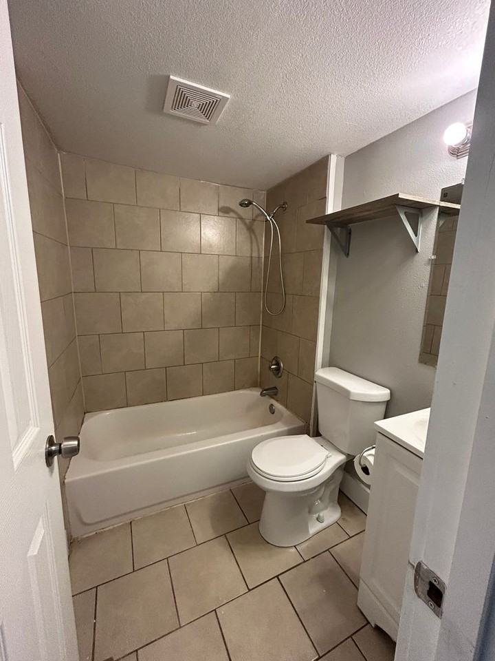 1105 W 2nd St - Photo 6 of 12