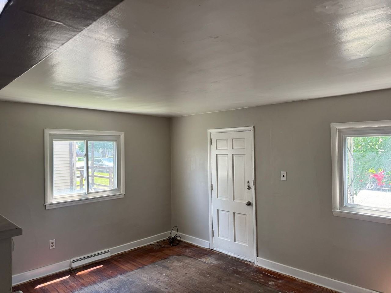 880 Miller Ave - Photo 2 of 5