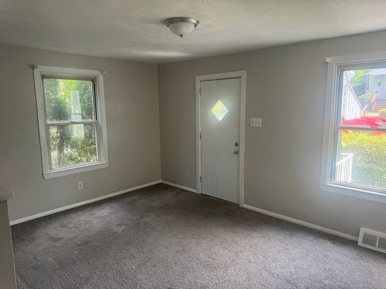 549 Farnsworth Ave - Photo 6 of 10