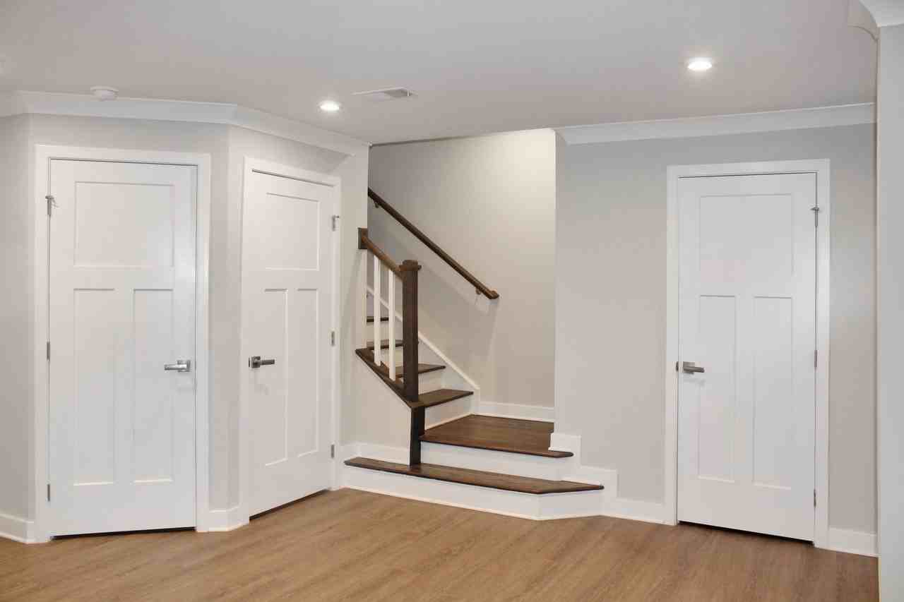 2061 Lockwood Dr - Photo 5 of 27