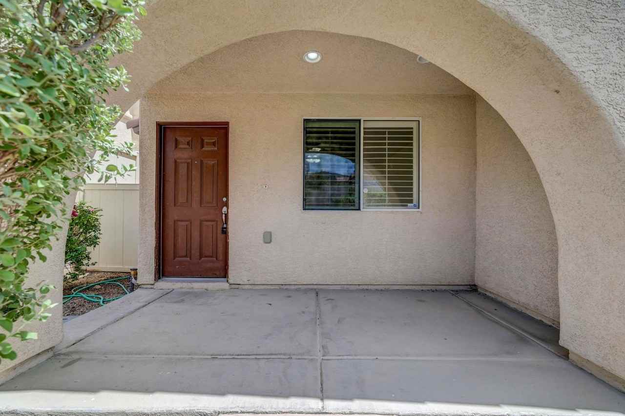 3952 Badgerbrook St - Photo 3 of 47