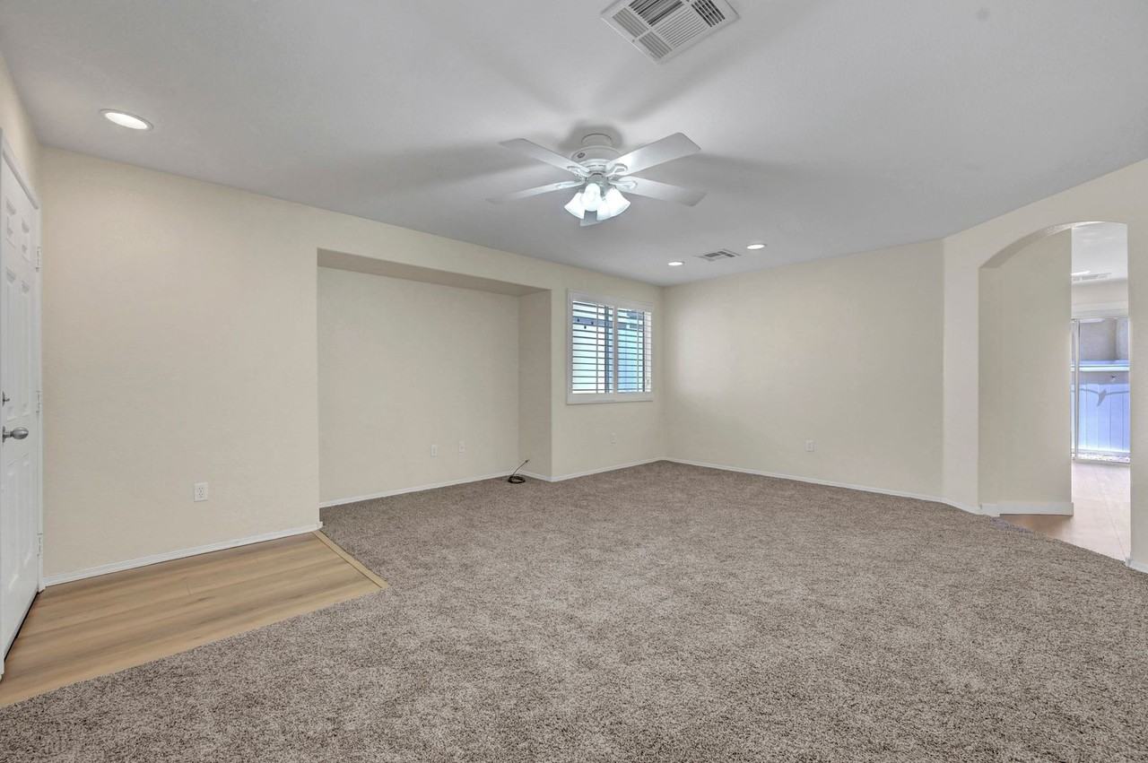 3952 Badgerbrook St - Photo 7 of 47