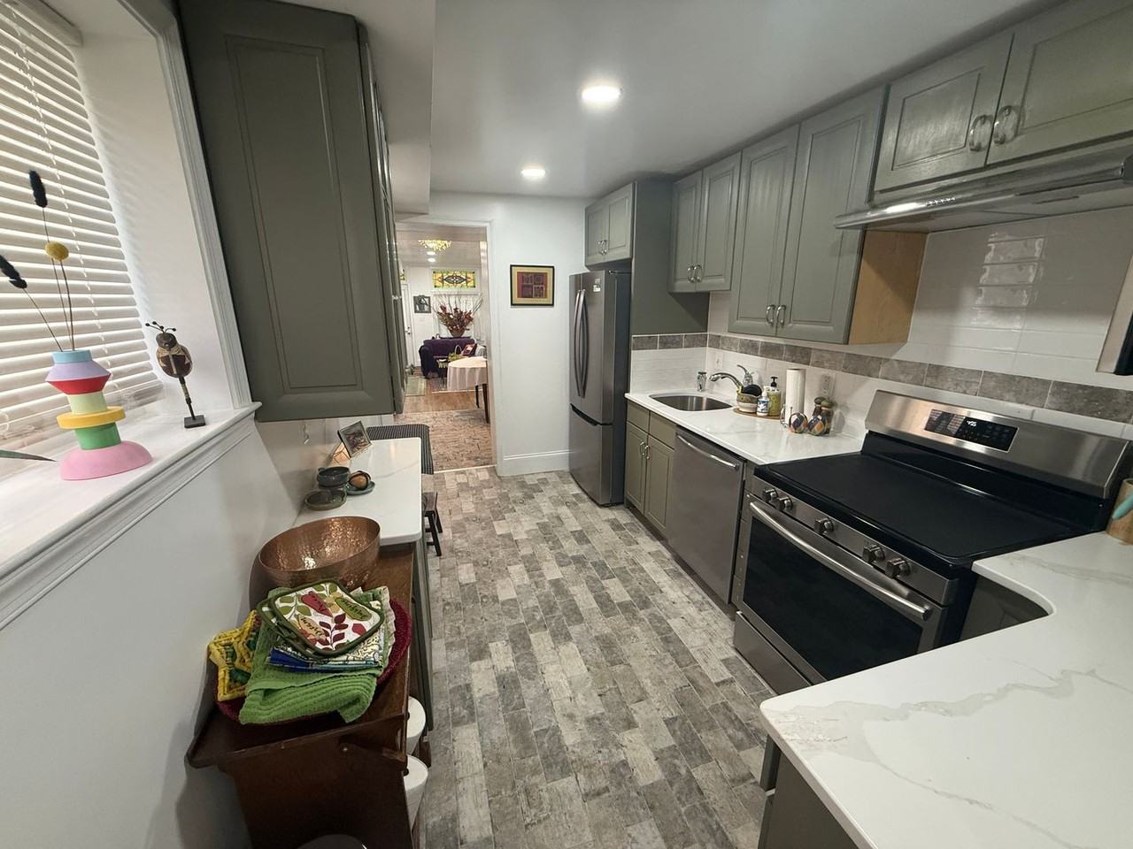 2013 Fleet St - Photo 5 of 32