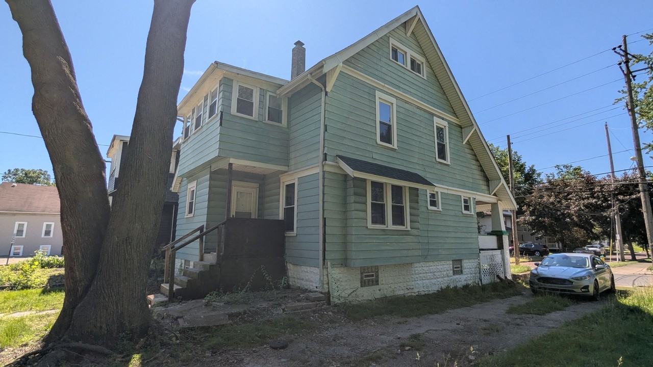443 W Thornton St - Photo 2 of 45