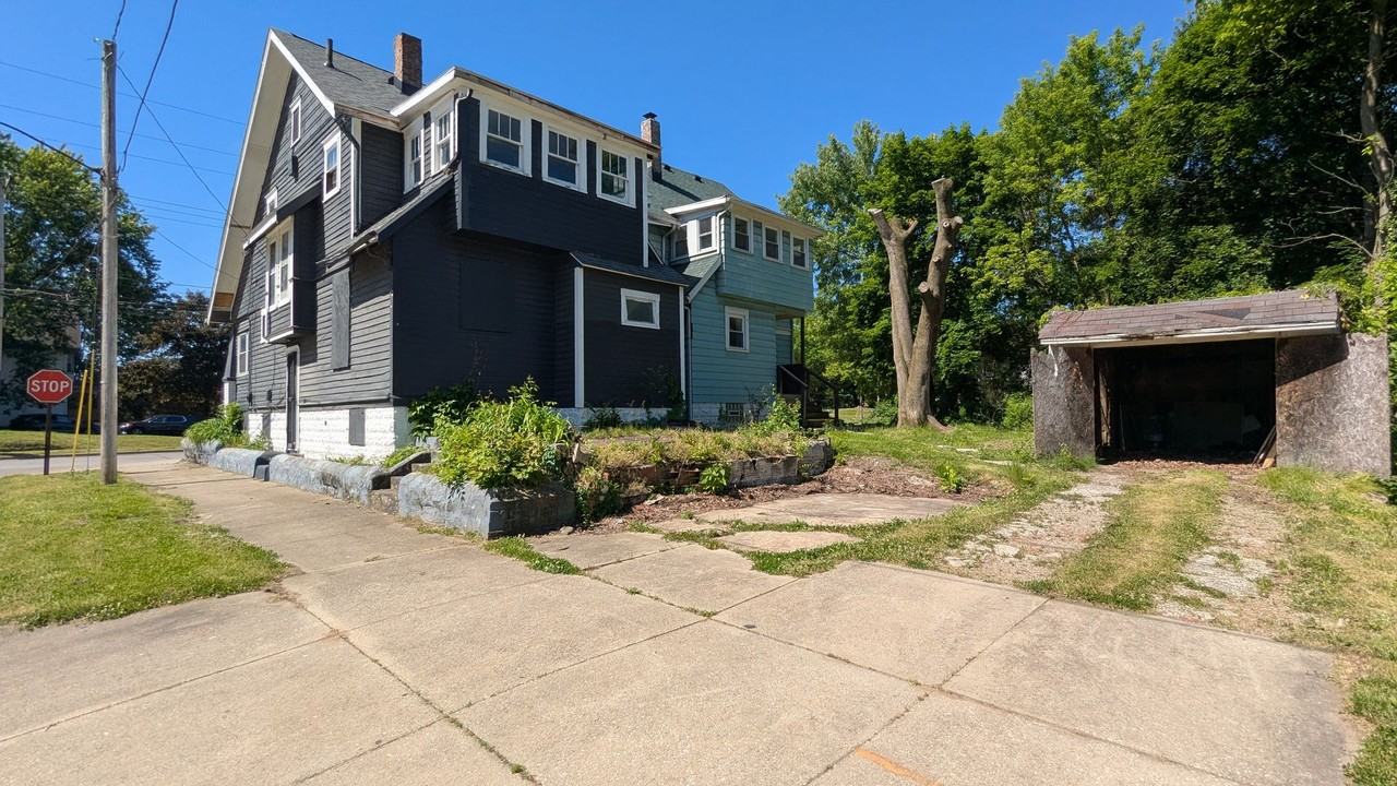 443 W Thornton St - Photo 4 of 45