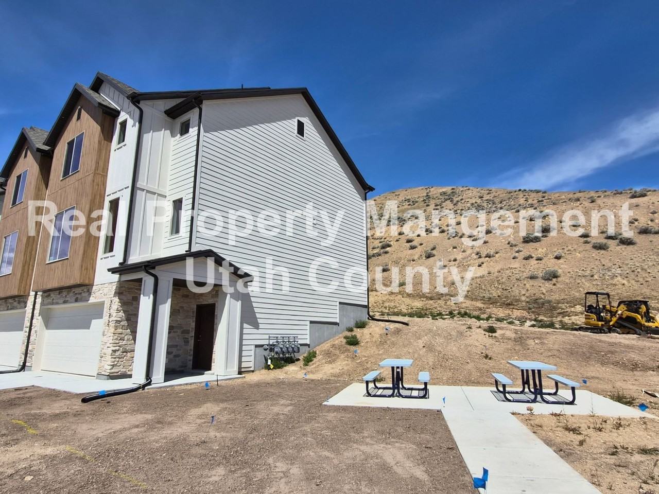 2172 2172 W Cape Fox Way - Photo 2 of 49