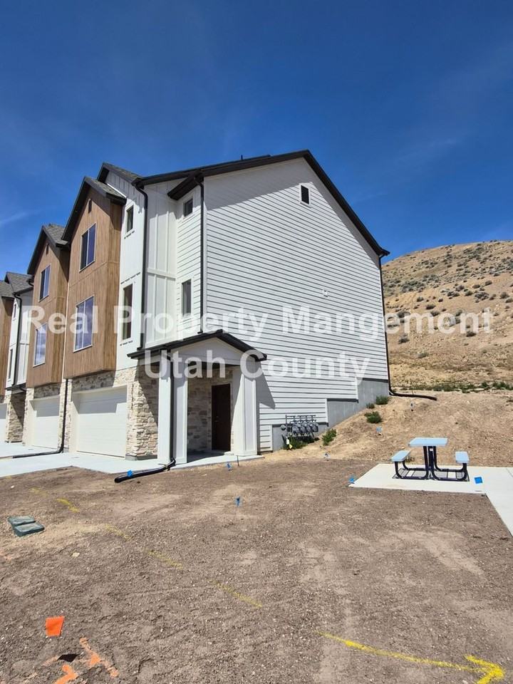 2172 2172 W Cape Fox Way - Photo 3 of 49