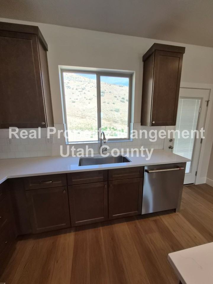 2172 2172 W Cape Fox Way - Photo 6 of 49