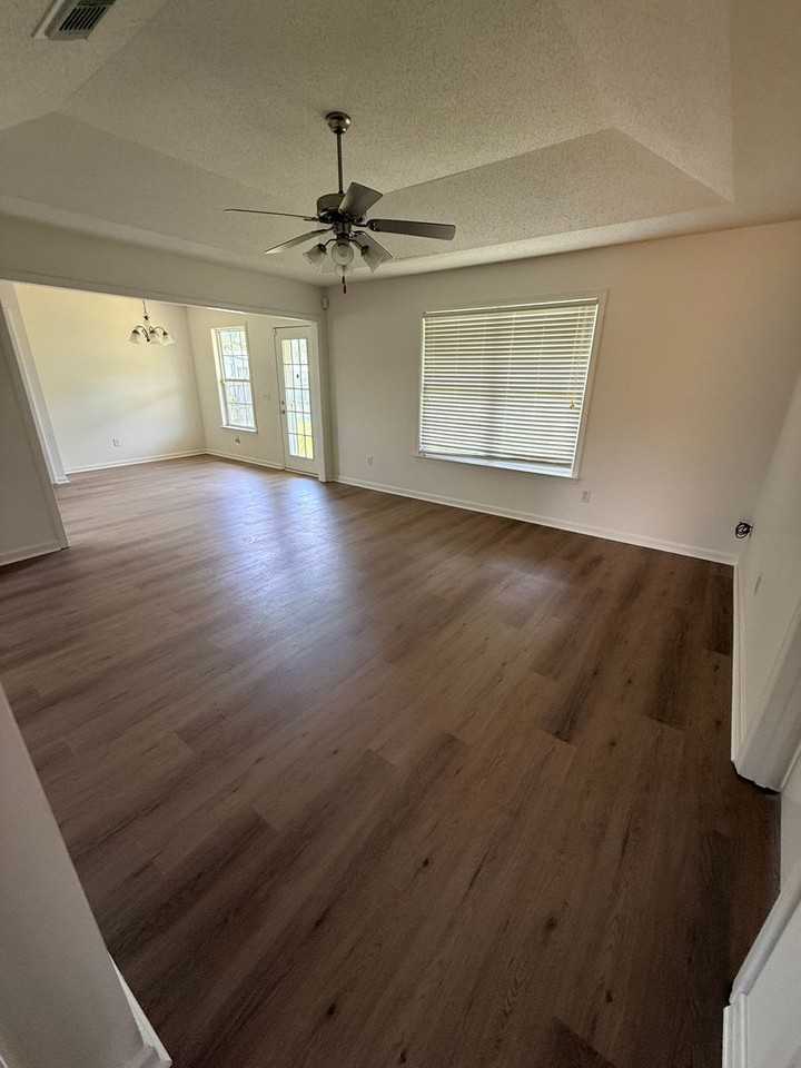 15971 Stone Ridge Pkwy - Photo 3 of 11