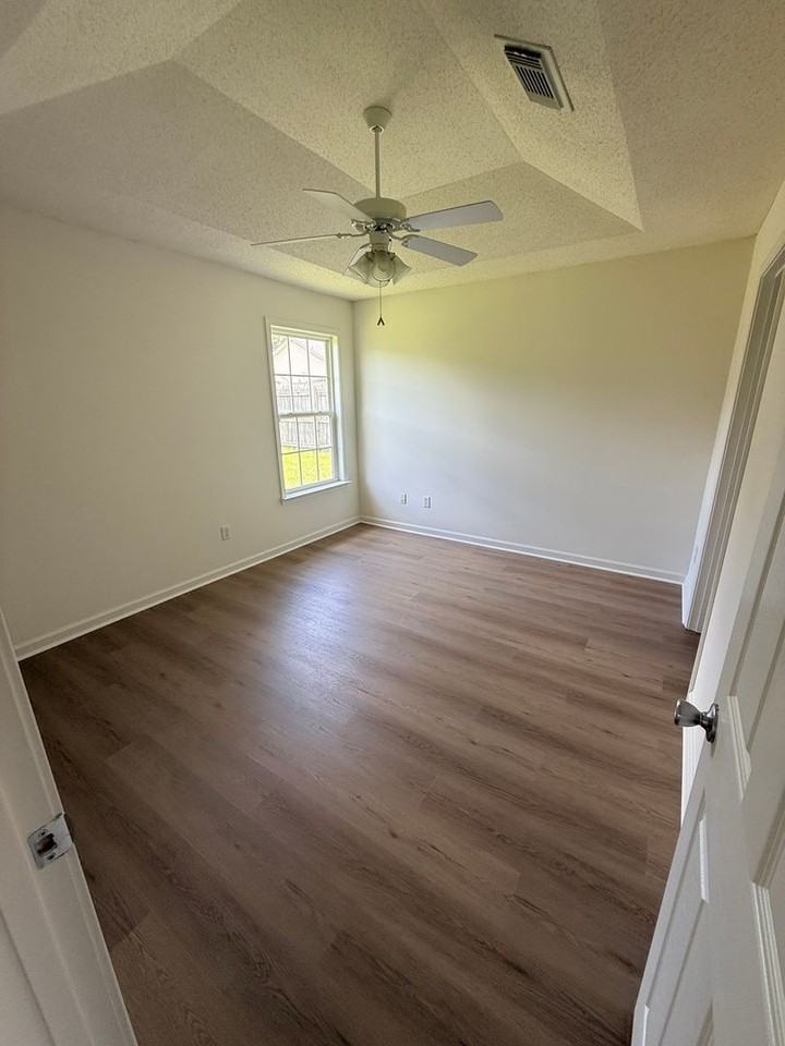 15971 Stone Ridge Pkwy - Photo 5 of 11