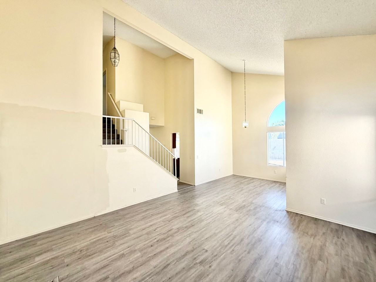 541 Ocean Ave - Photo 5 of 33
