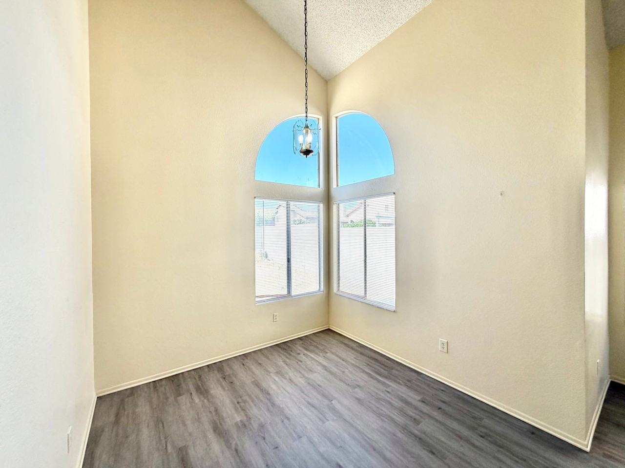 541 Ocean Ave - Photo 6 of 33