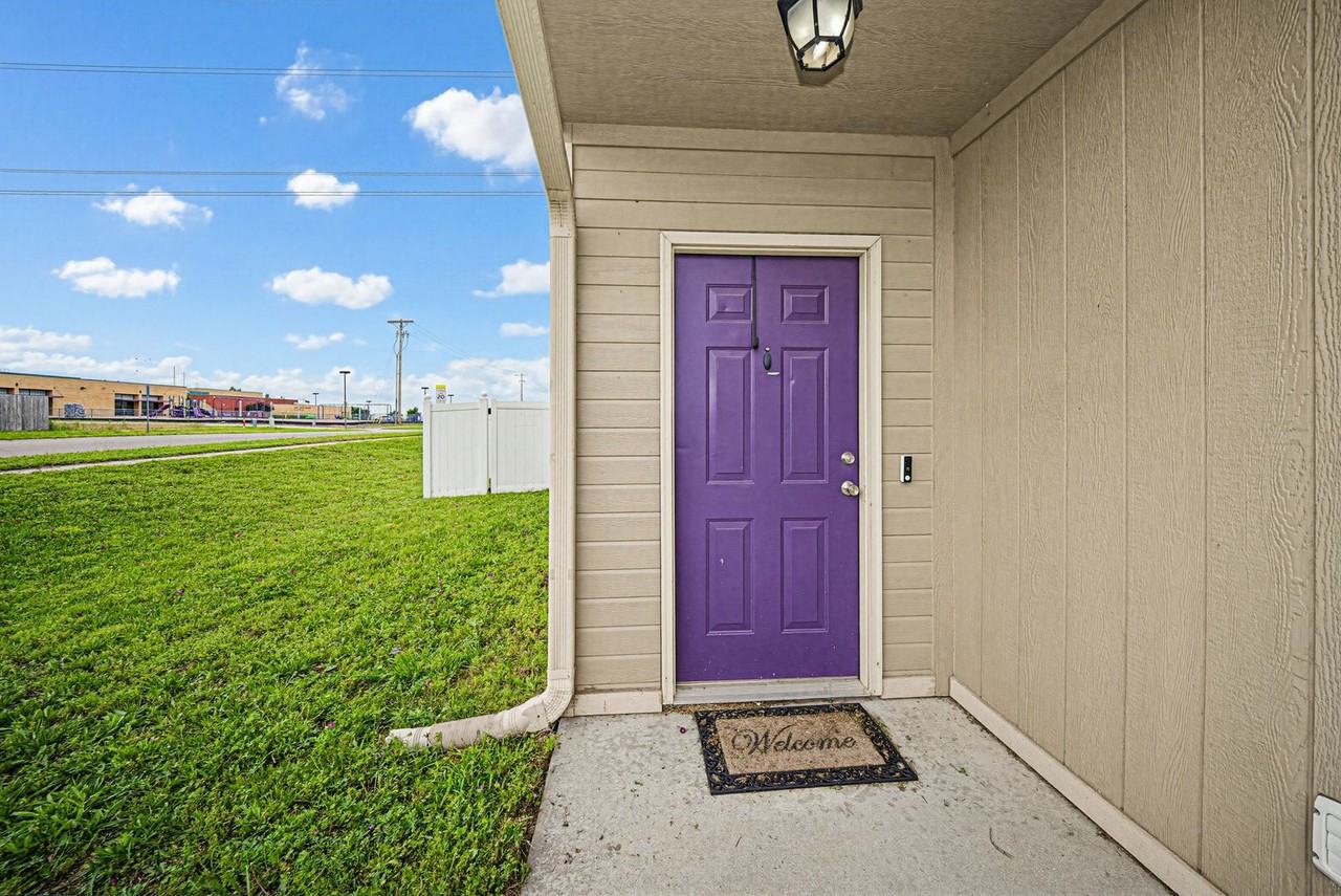 2803 Elm Creek Dr - Photo 2 of 39
