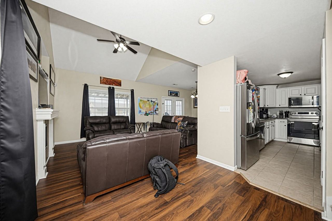 2803 Elm Creek Dr - Photo 4 of 39