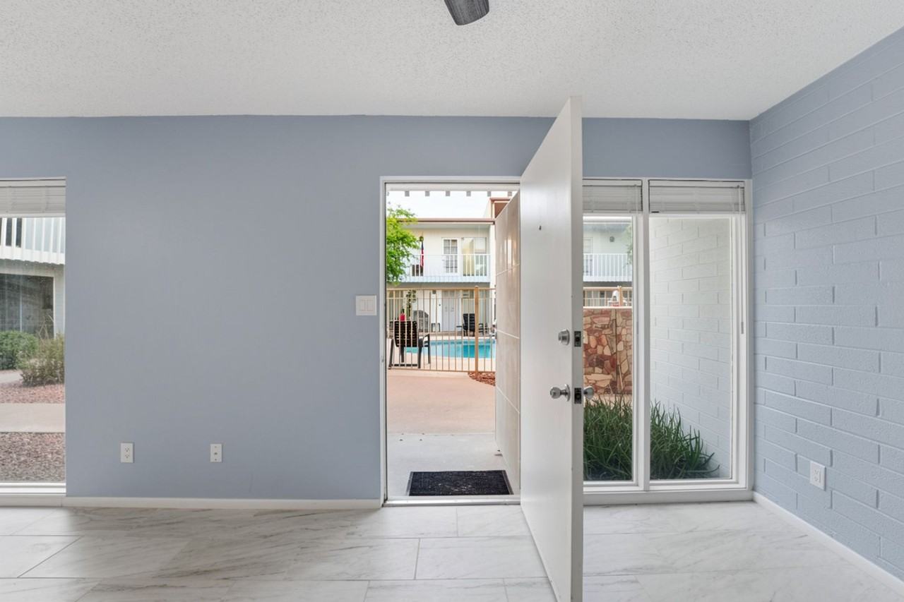 1734 W Tuckey Ln #16 - Photo 3 of 30