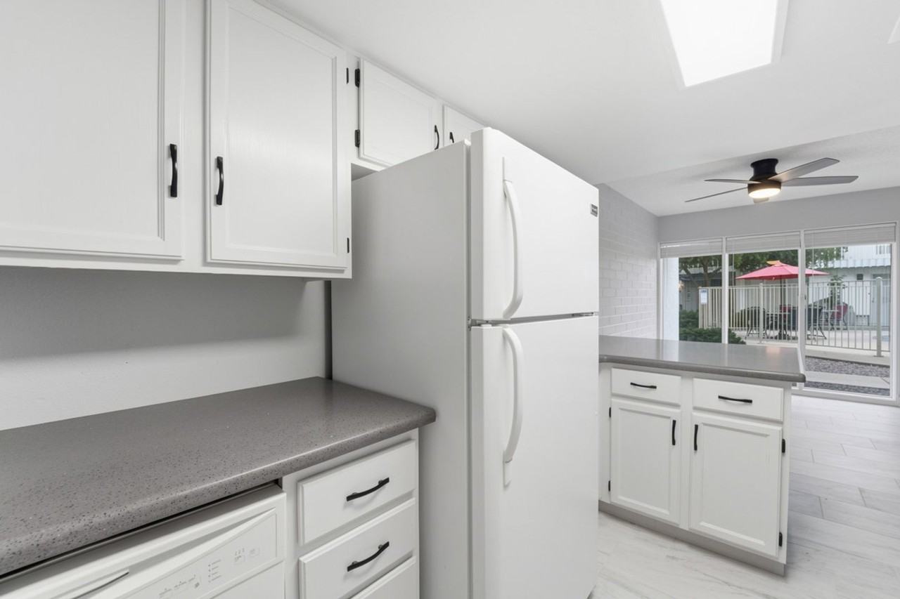1734 W Tuckey Ln #16 - Photo 7 of 30