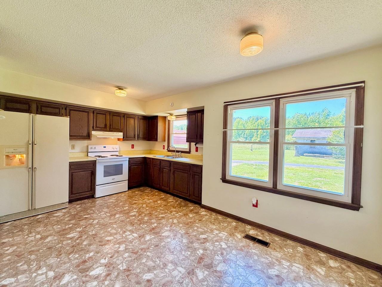 2863 Low Ground Rd - Photo 5 of 17