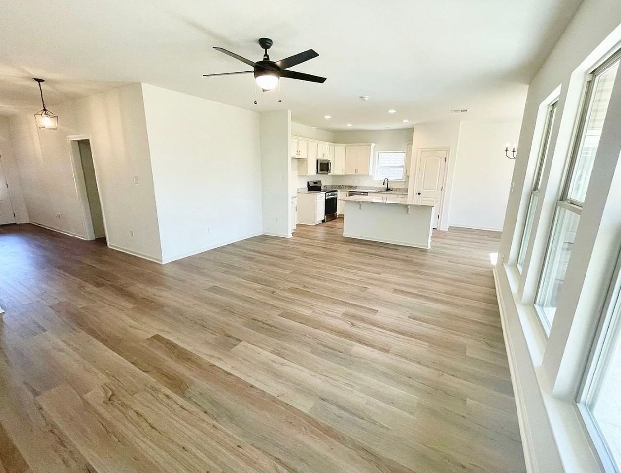 11628 Water View Ave - Photo 2 of 10