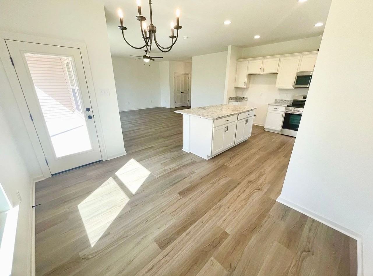 11628 Water View Ave - Photo 3 of 10