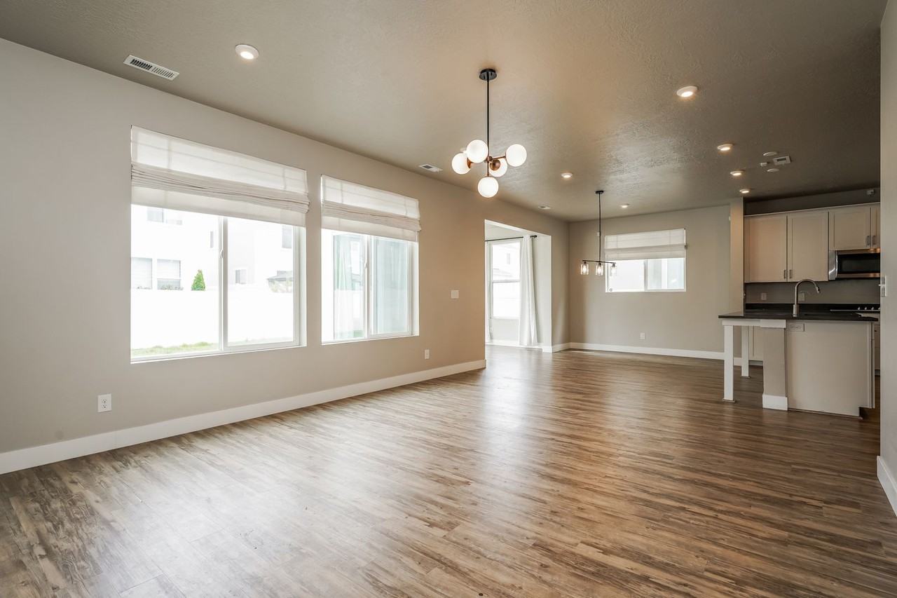 3093 S Edgewater Ln - Photo 6 of 22