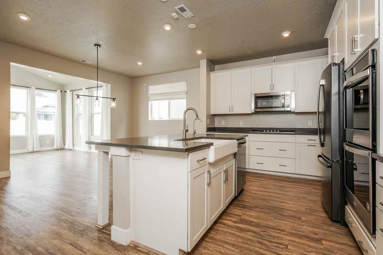 3093 S Edgewater Ln - Photo 7 of 22