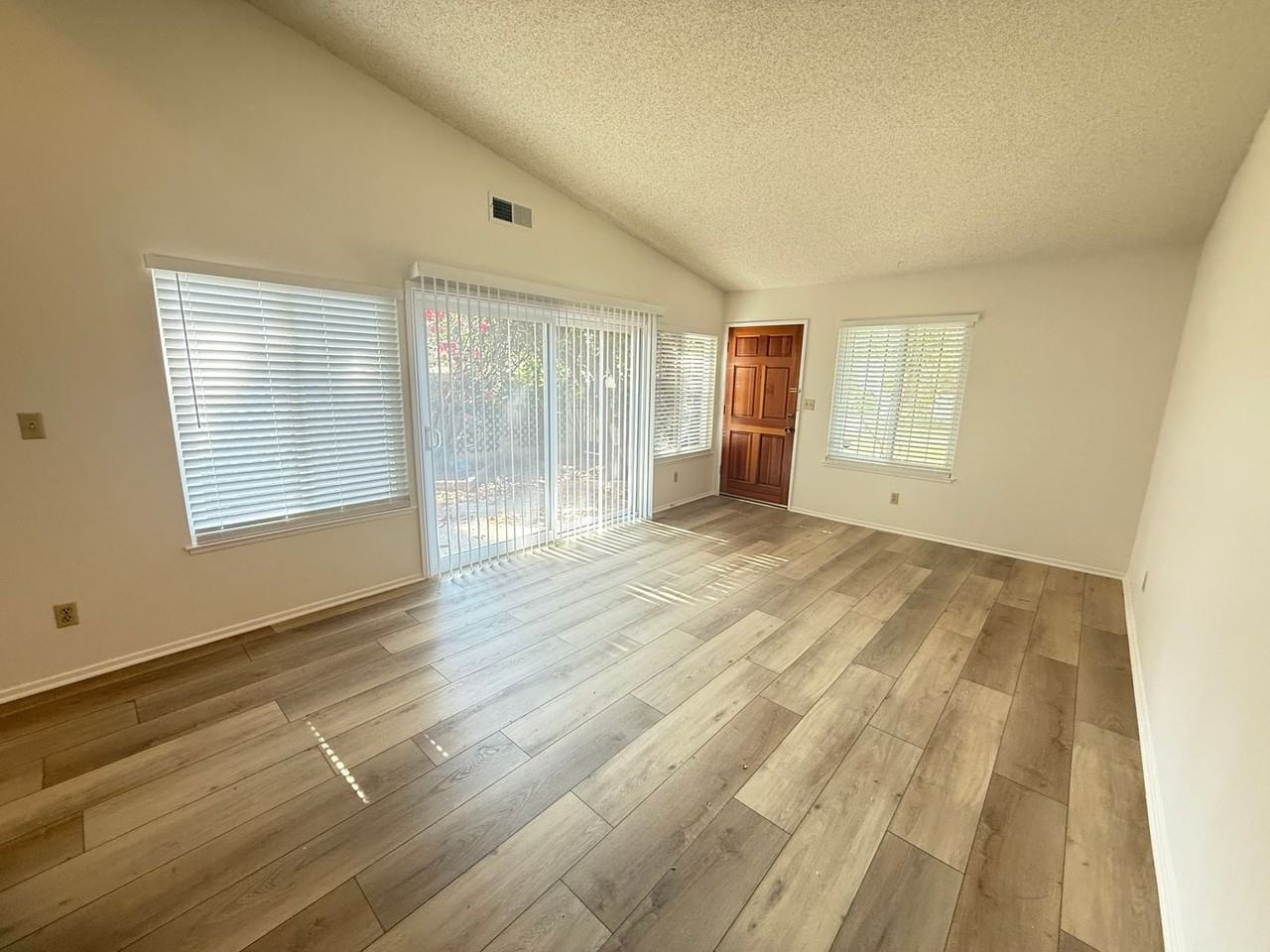 22210 James Alan Cir #8 - Photo 3 of 24