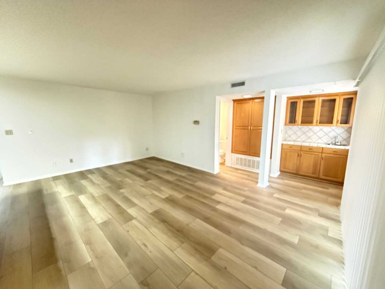 22210 James Alan Cir #8 - Photo 4 of 24