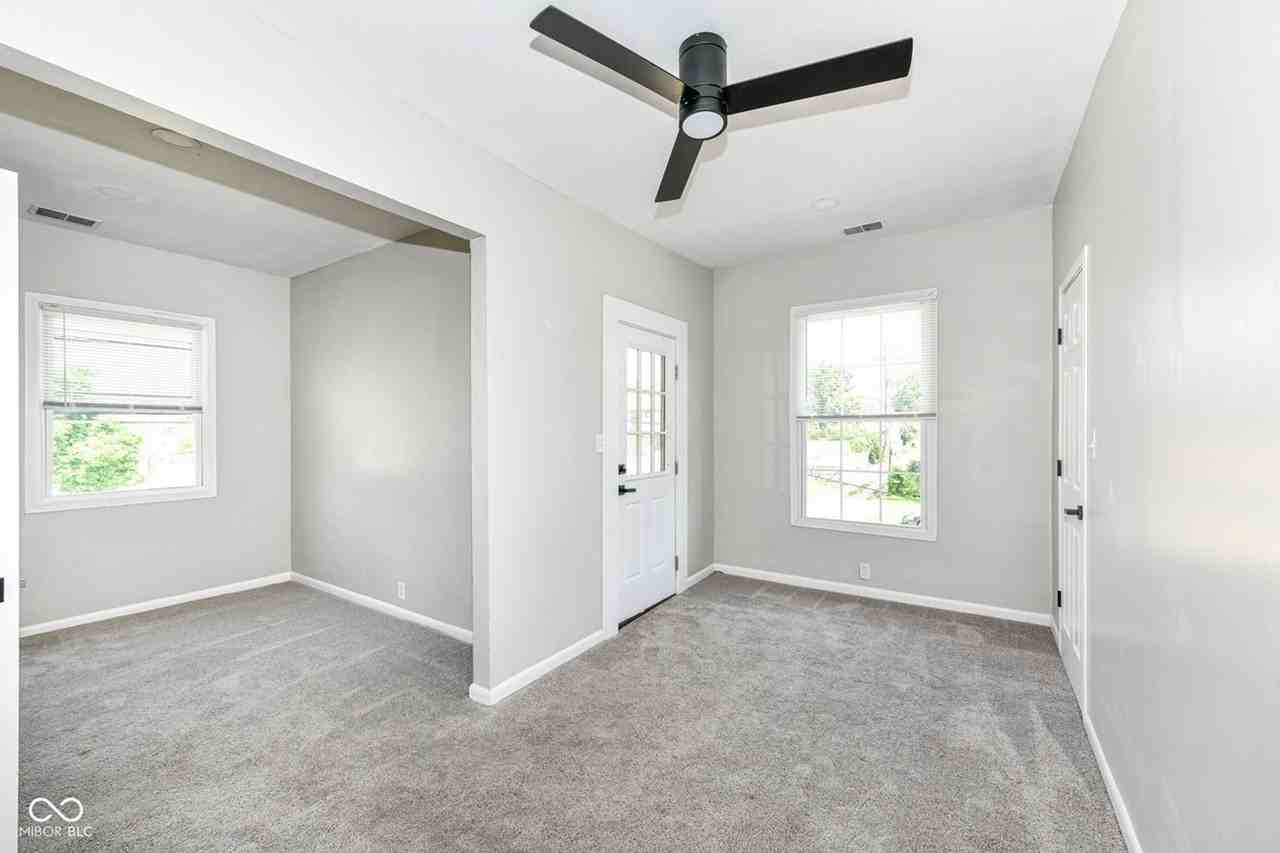 321 E 31st St - Photo 6 of 20