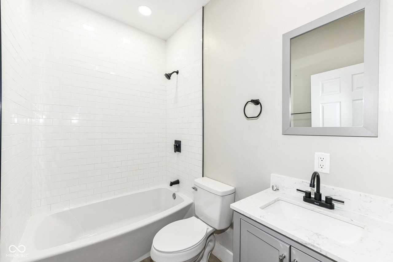 321 E 31st St - Photo 7 of 20