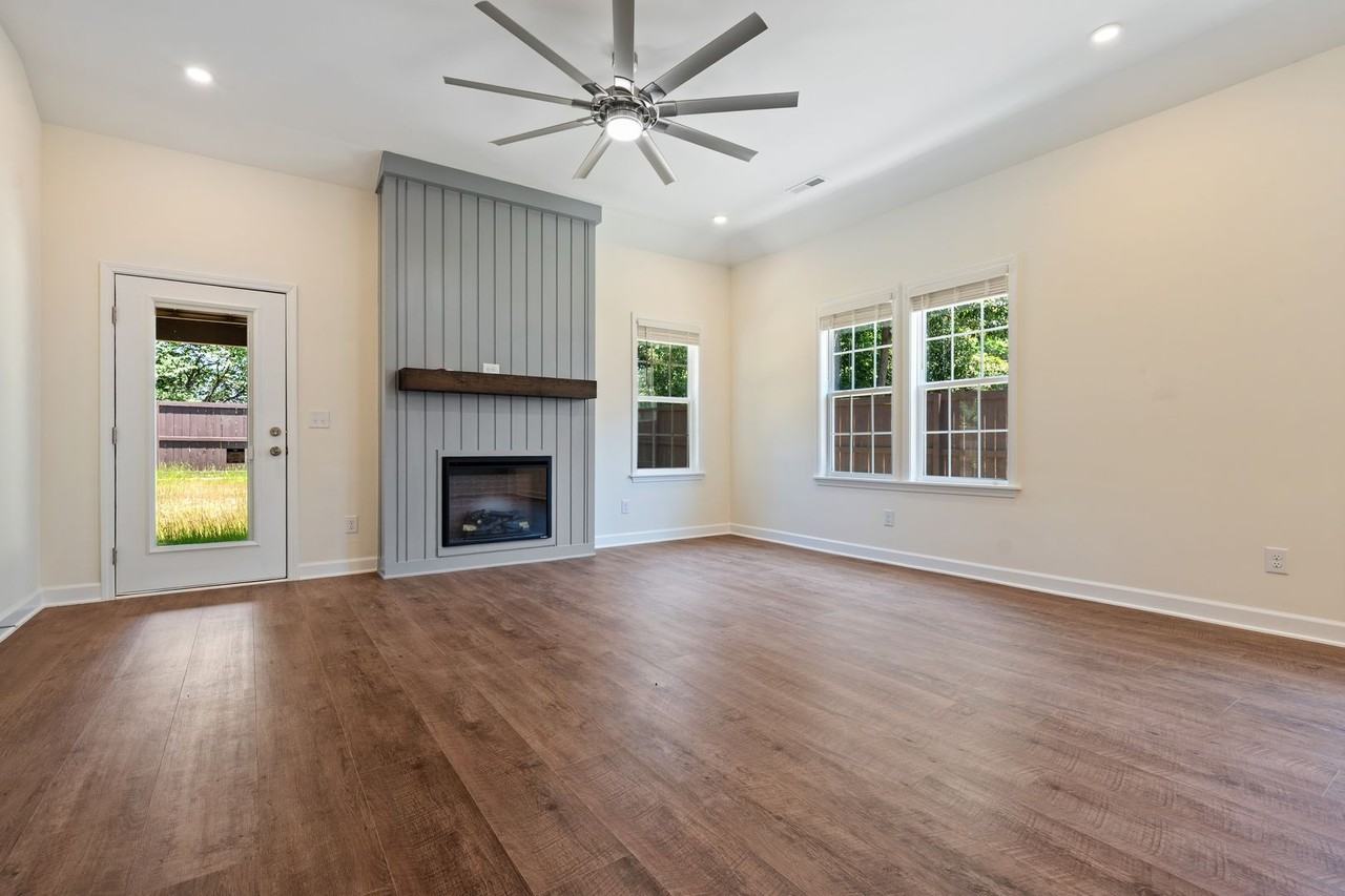 3505 Skycrest Dr - Photo 3 of 20
