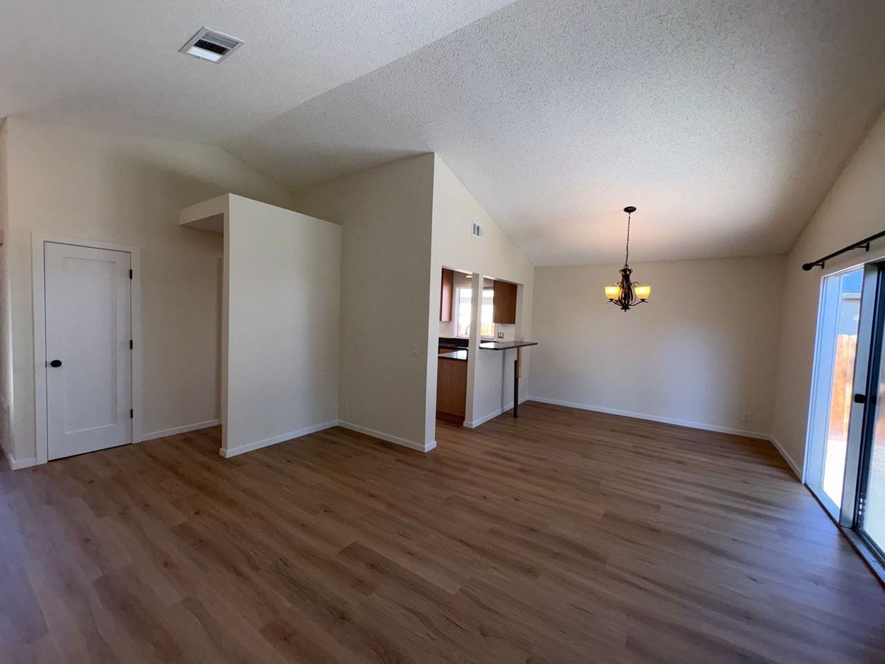 1006 Longspur Dr - Photo 4 of 19