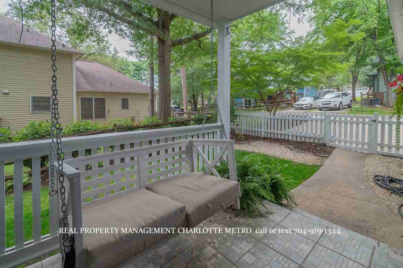 1059 Woodlake Ln - Photo 5 of 47