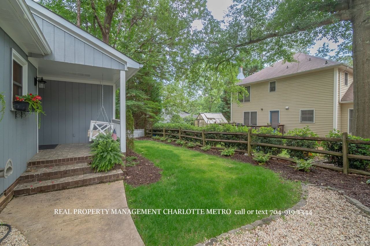 1059 Woodlake Ln - Photo 7 of 47