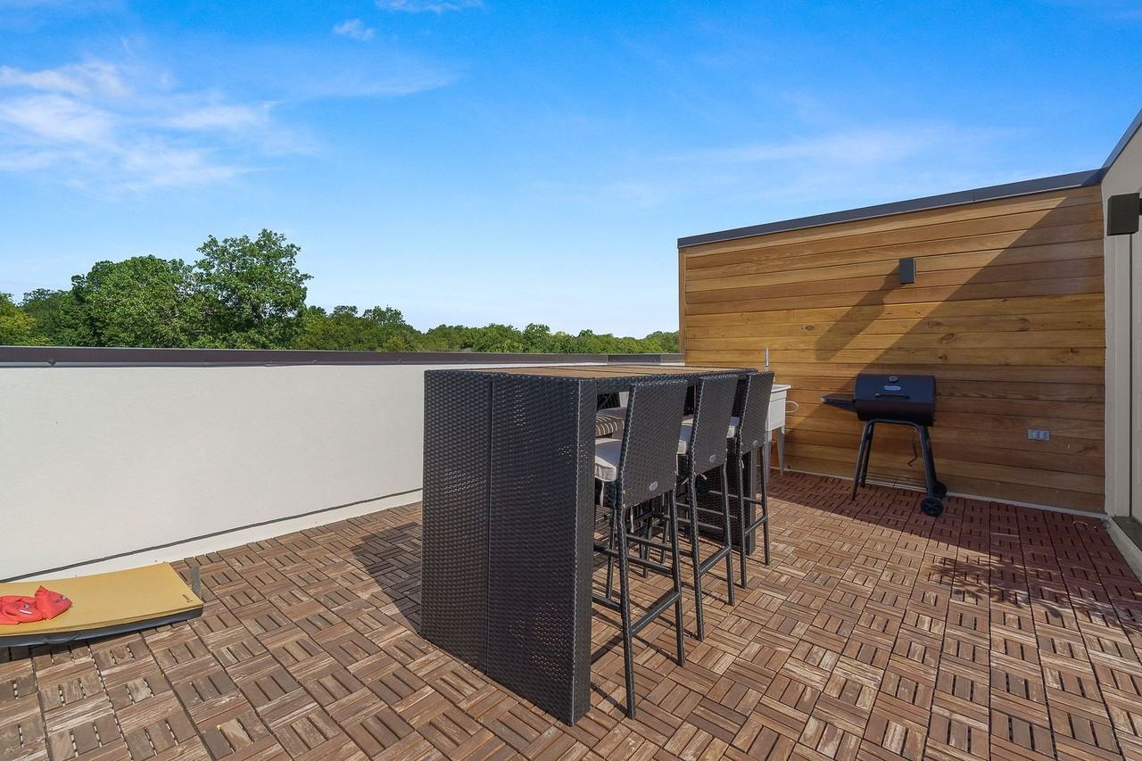 512 Avenue L - Photo 3 of 26