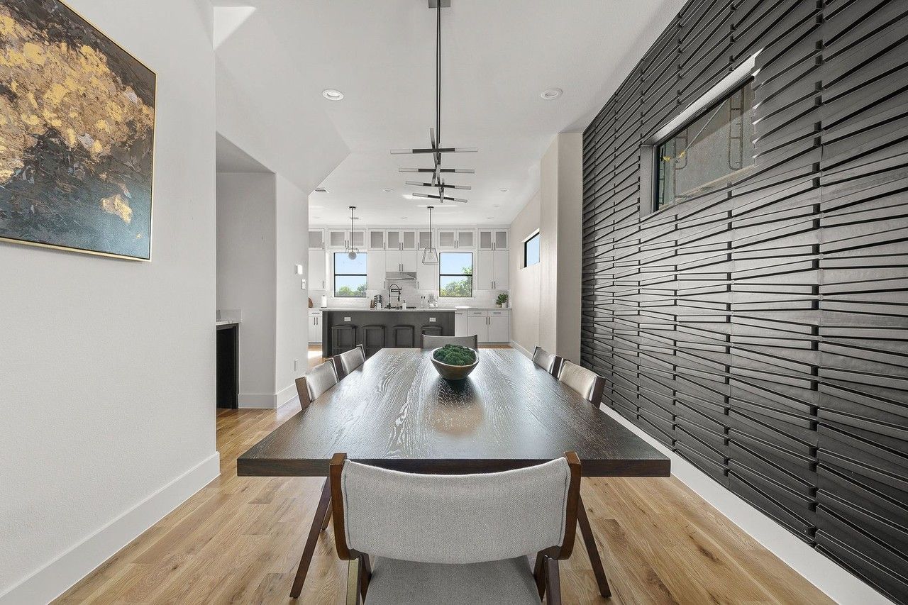 512 Avenue L - Photo 7 of 26