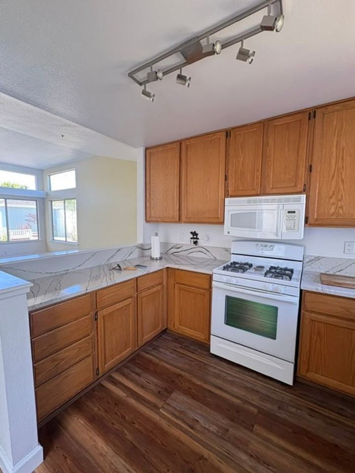 981 Bluebell Way - Photo 3 of 15