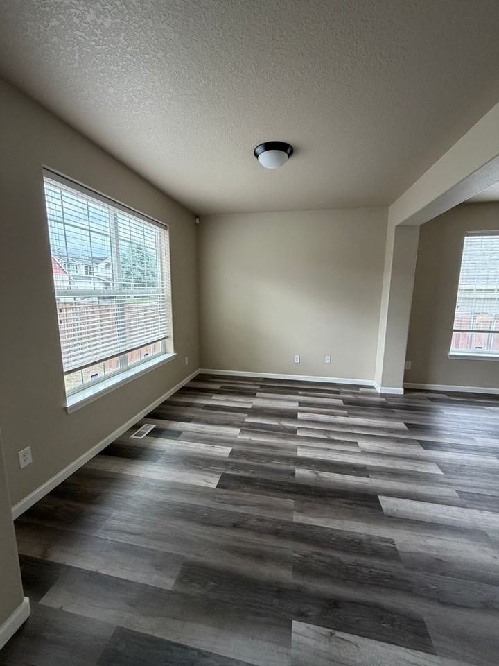 6108 Ne 84th Ave - Photo 3 of 33