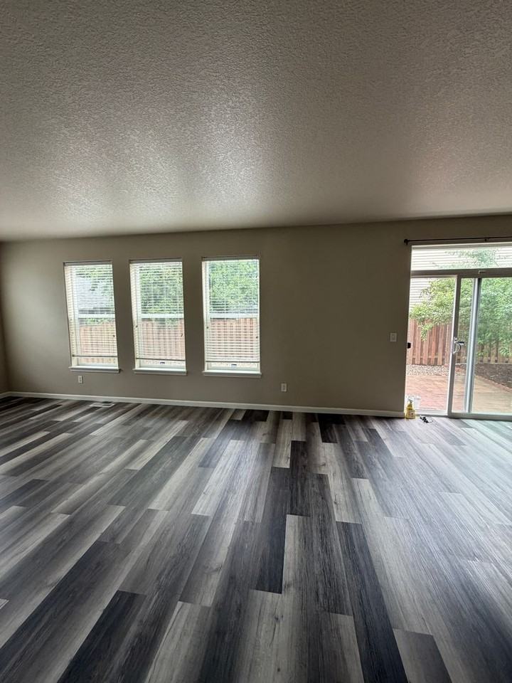 6108 Ne 84th Ave - Photo 7 of 33