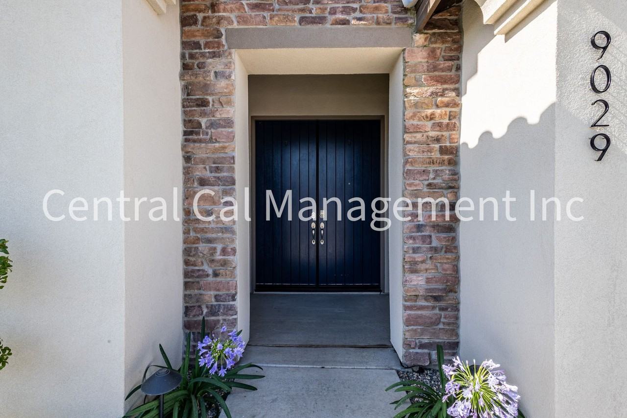 9029 Almond Creek Dr - Photo 2 of 32