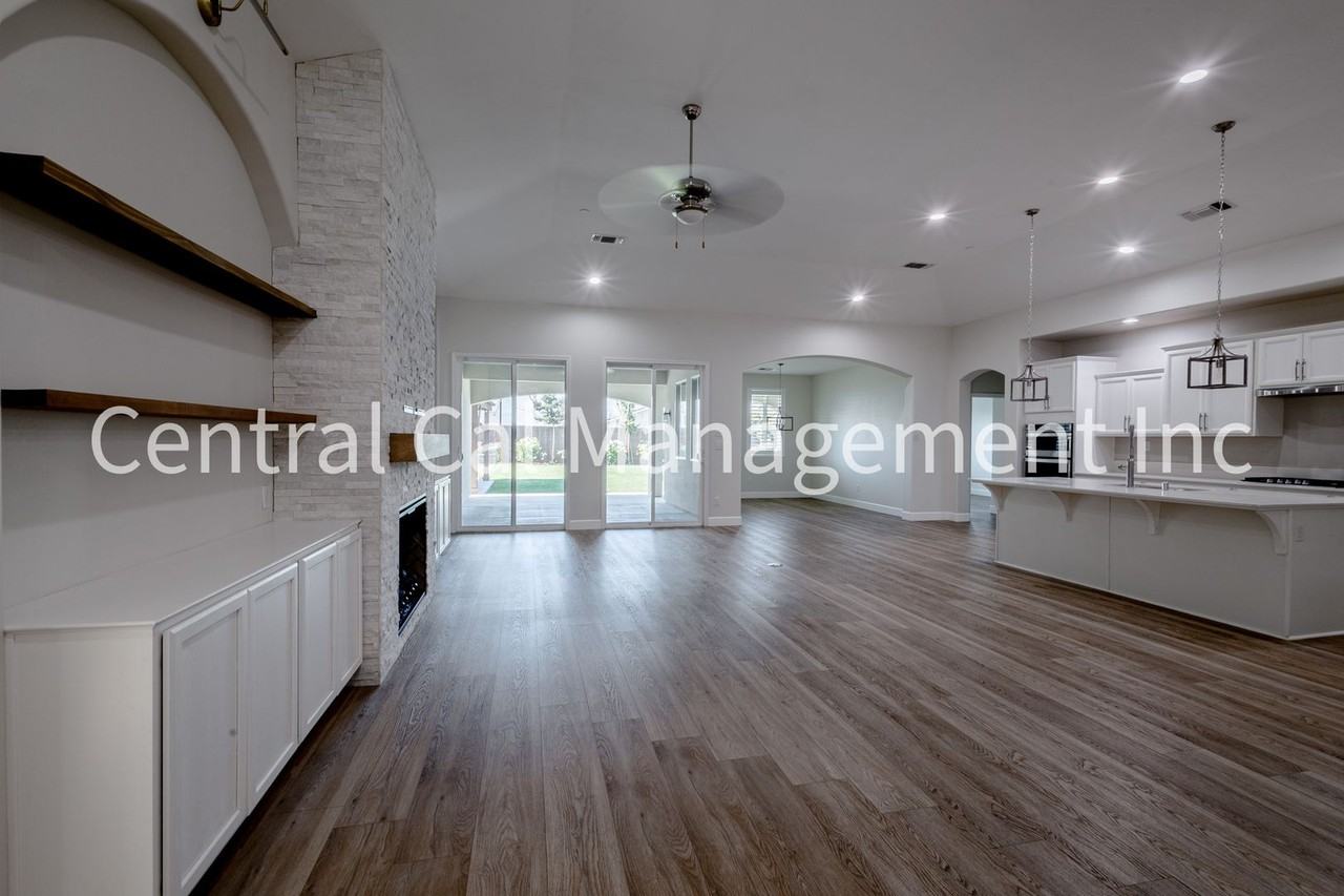 9029 Almond Creek Dr - Photo 3 of 32