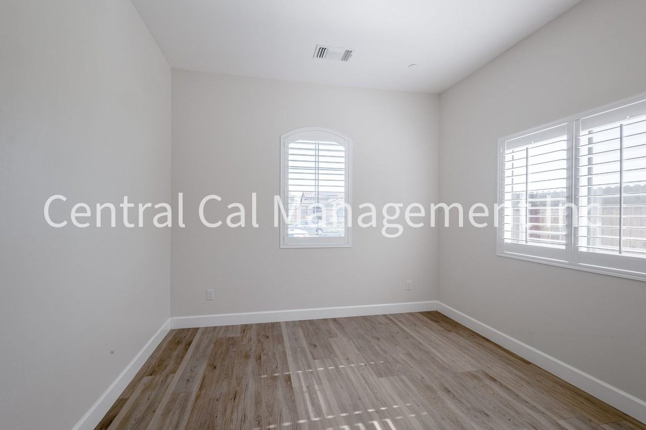 9029 Almond Creek Dr - Photo 4 of 32