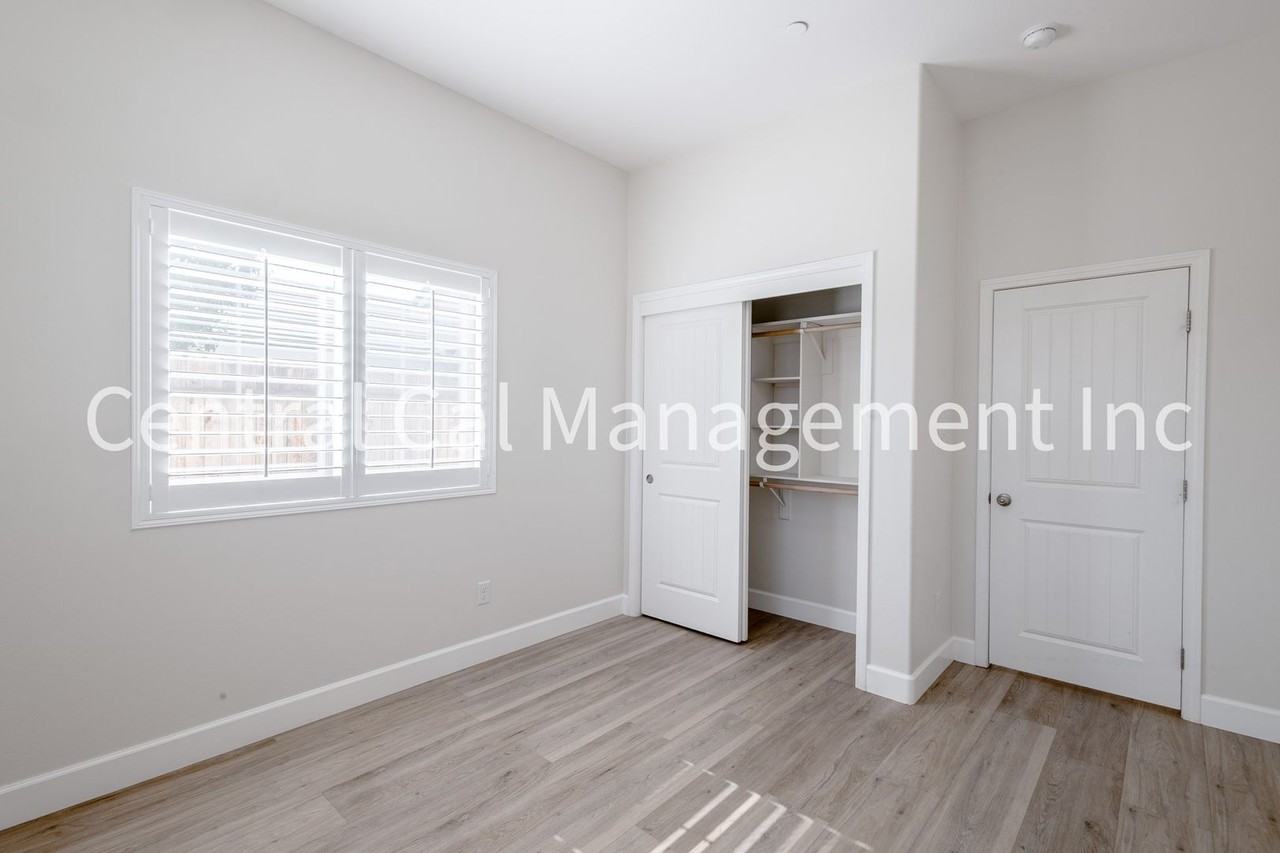 9029 Almond Creek Dr - Photo 5 of 32