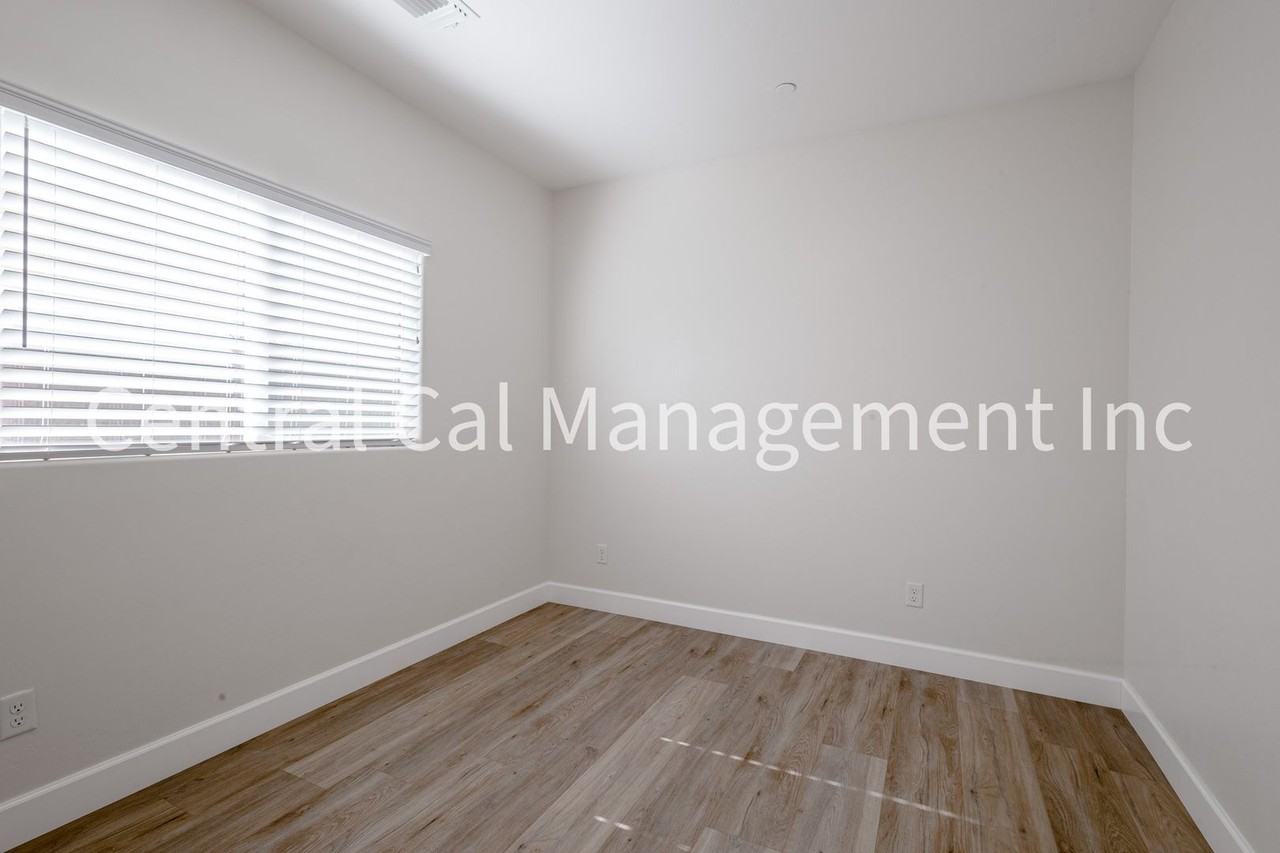 9029 Almond Creek Dr - Photo 7 of 32