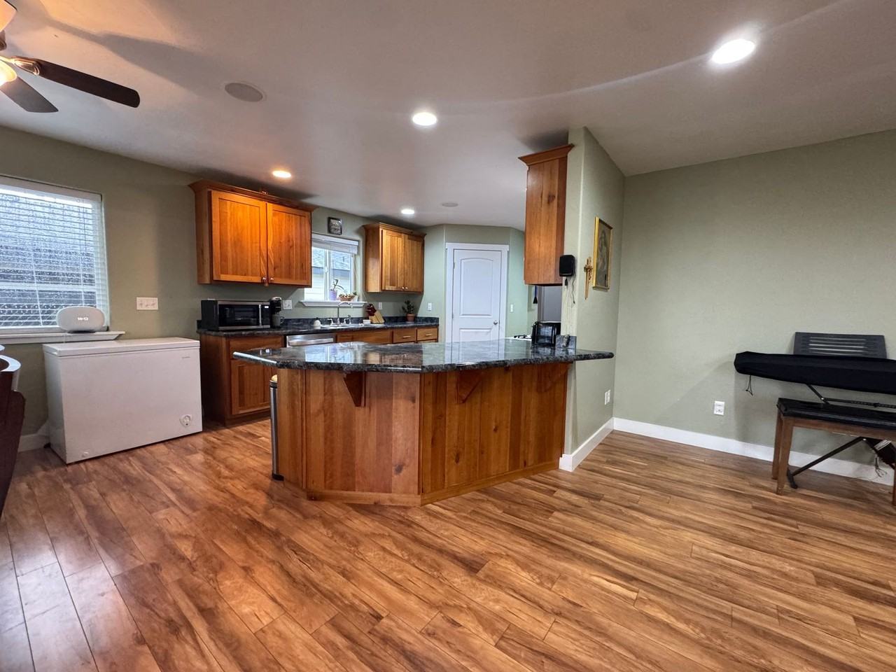 1705 E Glacier St - Photo 5 of 28