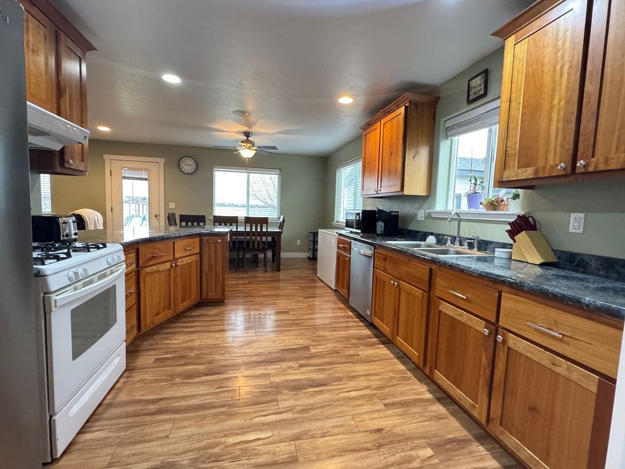 1705 E Glacier St - Photo 6 of 28