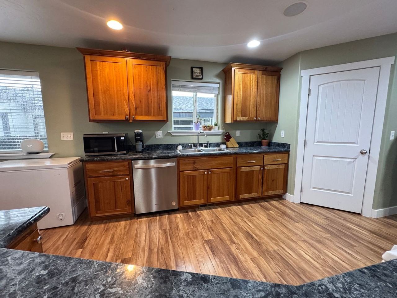 1705 E Glacier St - Photo 7 of 28